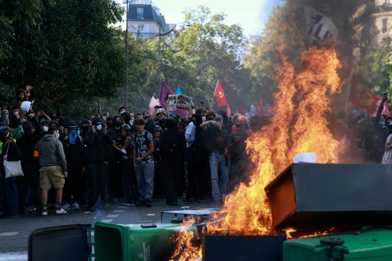 Cerné par les crises, Lecornu cible la colère sociale et temporise sur les lycéens