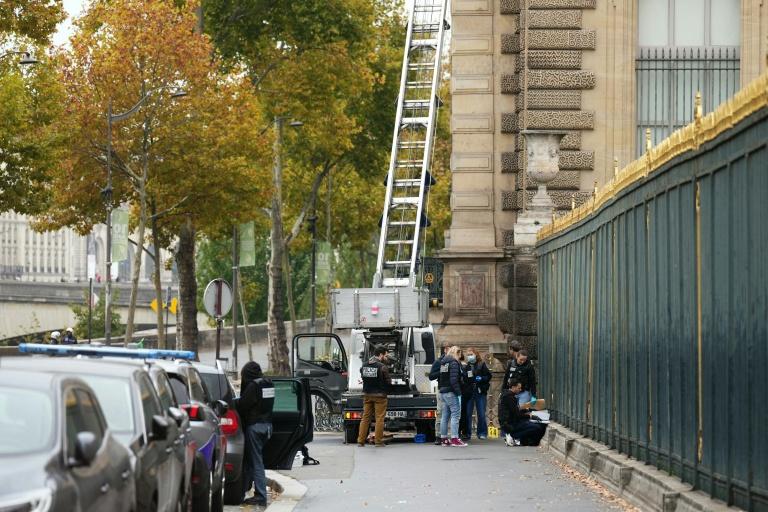 Louvre : un an après le casse, l'énigme du commanditaire