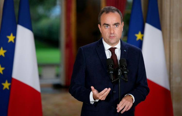 Lecornu joue l'apaisement avec les lycéens, annonce des mesures pour faire baisser le prix de l'essence