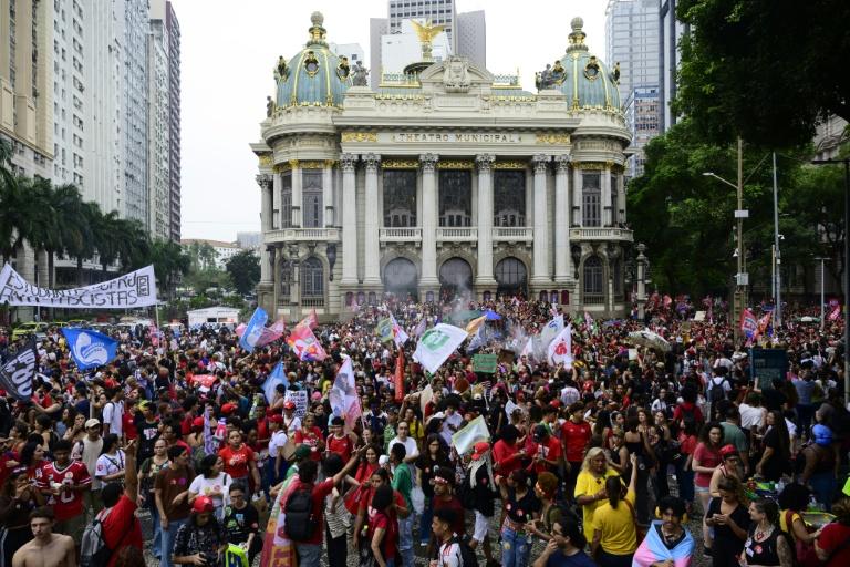"Plus jamais Bolsonaro": des milliers de manifestants avant le second tour au Brésil