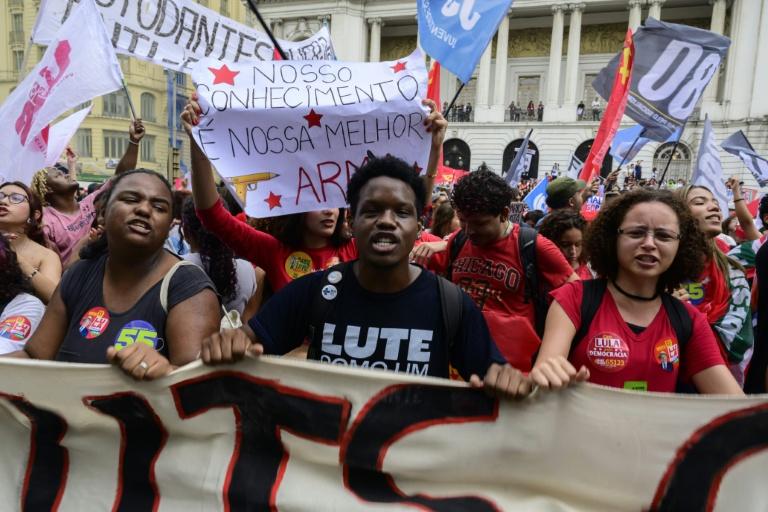 "Plus jamais Bolsonaro": des milliers de manifestants avant le second tour au Brésil