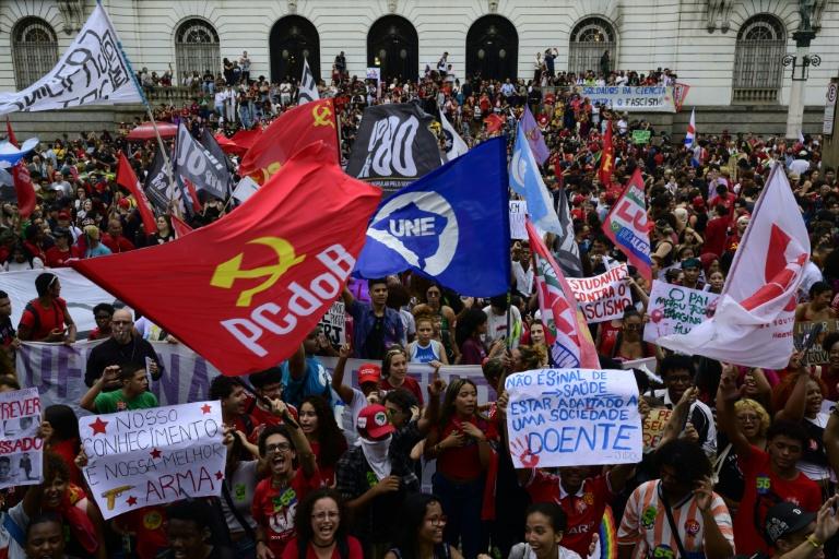 "Plus jamais Bolsonaro": des milliers de manifestants avant le second tour au Brésil