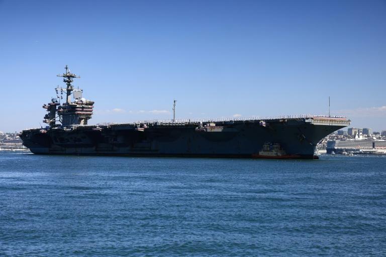 Joie et soulagement pour le retour du porte-avions Abraham Lincoln aux États-Unis