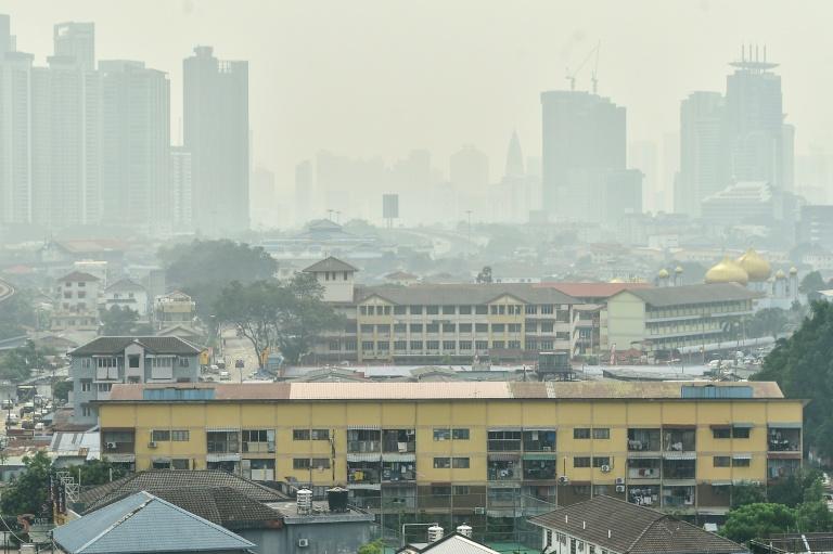 Incendies en Indonésie: la Malaisie ferme des écoles et appelle à une réunion d'urgence