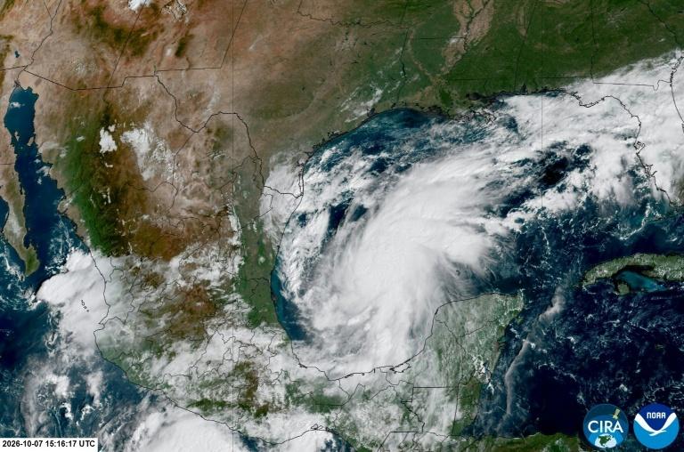 L'ouragan Isaias se renforce et menace le sud des États-Unis