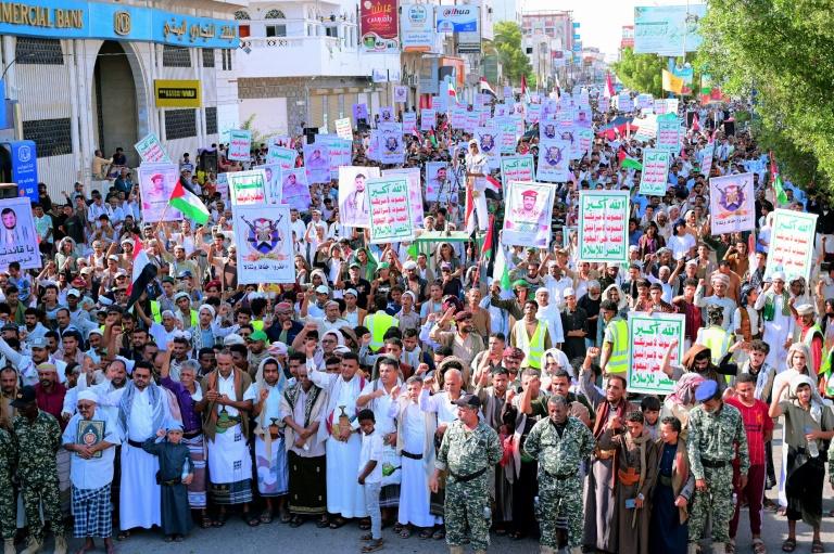 Douze morts dans une attaque imputée aux Houthis contre l'aéroport de Ryad