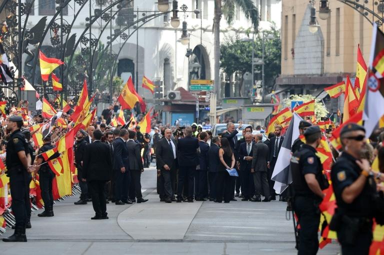 Le roi d'Espagne accueilli par une foule enthousiaste à Ceuta pour une visite diplomatiquement sensible