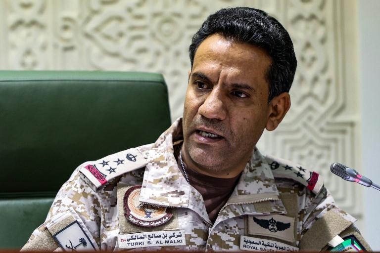 Ryad menace un site pétrolier yéménite à Sanaa, appelle les civils à évacuer