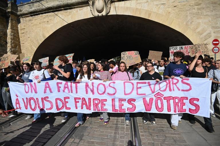 Toujours des blocages de lycées au lendemain de la cinquième journée de mobilisation