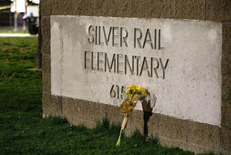 Un adolescent fait quatre morts, dont trois enfants, dans une école de l'ouest des Etats-Unis