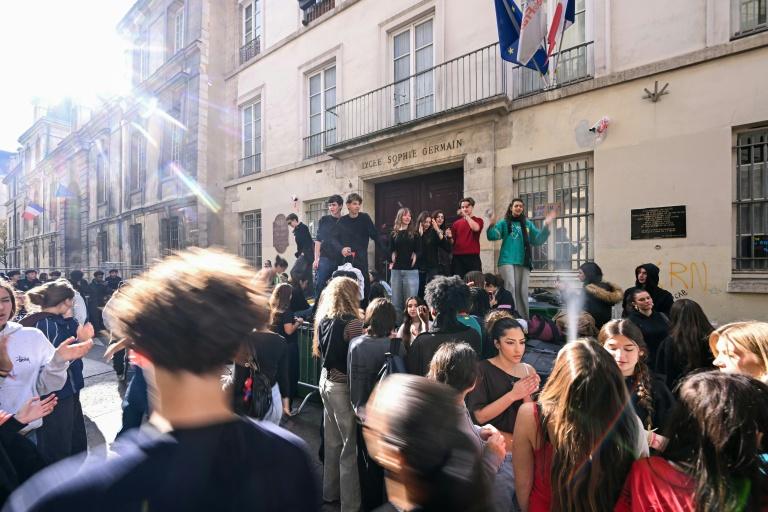 Lycéens, gilets jaunes, militants du climat: vers une convergence des colères samedi dans la rue