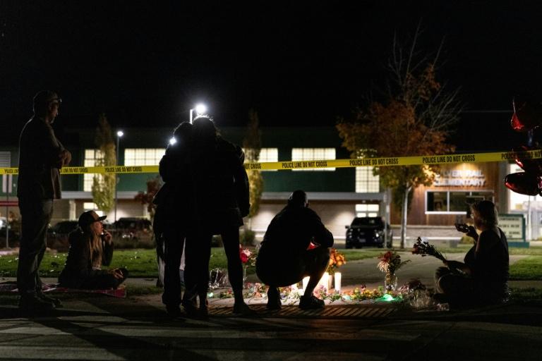 Un Américain salué pour son "héroïsme" après une tuerie scolaire qui relance le débat sur les armes à feu