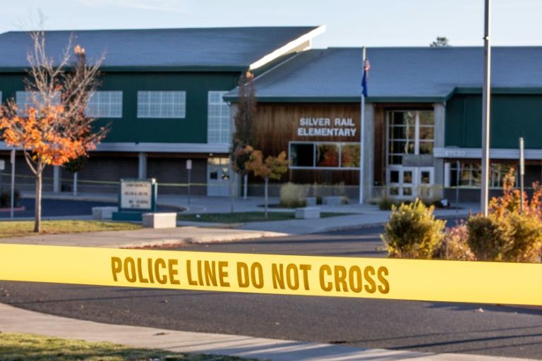 Un Américain salué pour son "héroïsme" après une tuerie scolaire qui relance le débat sur les armes à feu