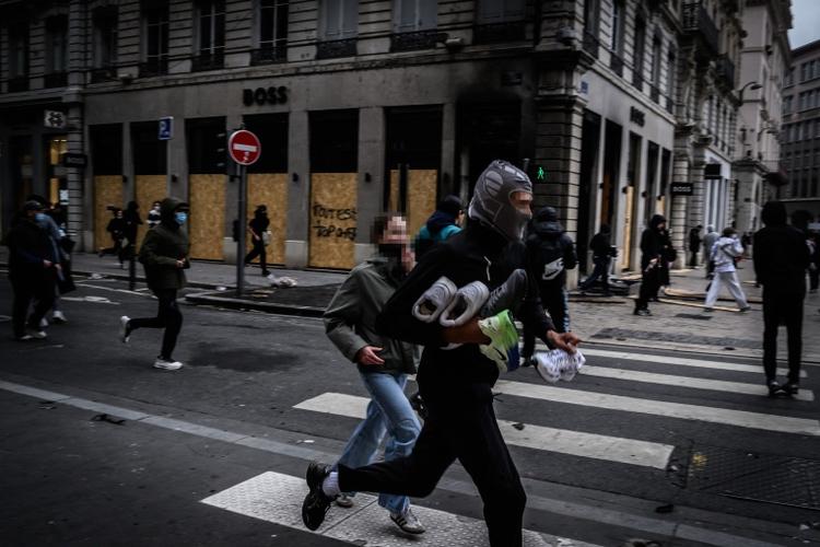 Les grandes villes en proie aux pillages en marge des manifestations