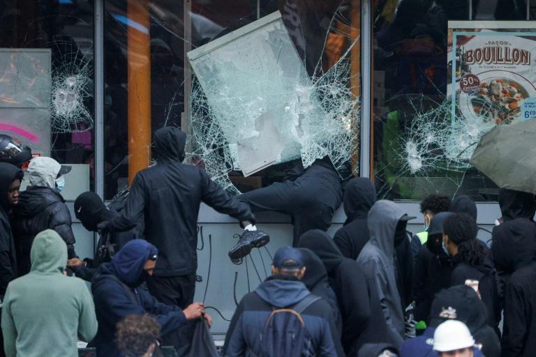 La France sonnée au lendemain d'une journée de mobilisation ayant viré au chaos