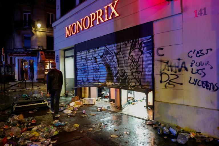 "Du jamais vu" : dans le centre de Paris, des scènes de pillage hors de contrôle