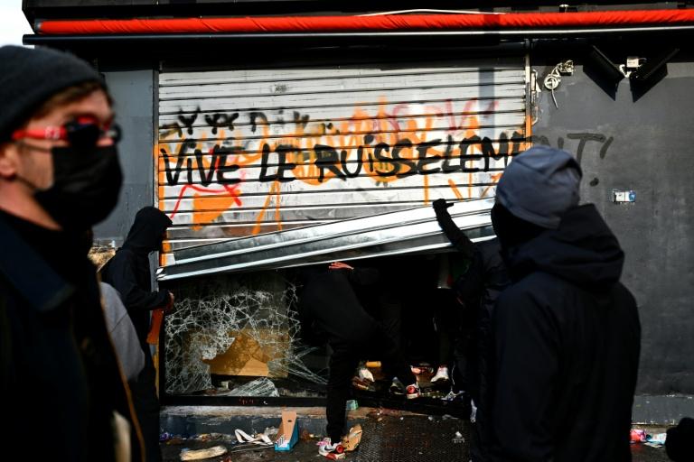 "Du jamais vu" : dans le centre de Paris, des scènes de pillage hors de contrôle