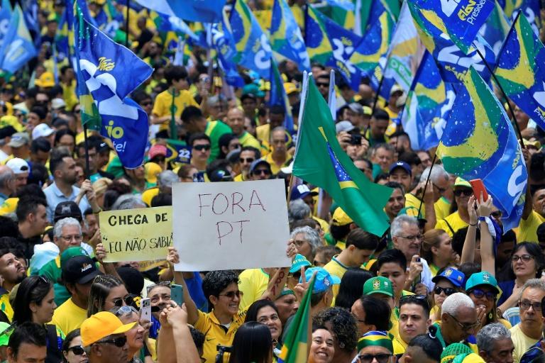 Brésil: premier débat entre Lula et Bolsonaro, une semaine avant le second tour