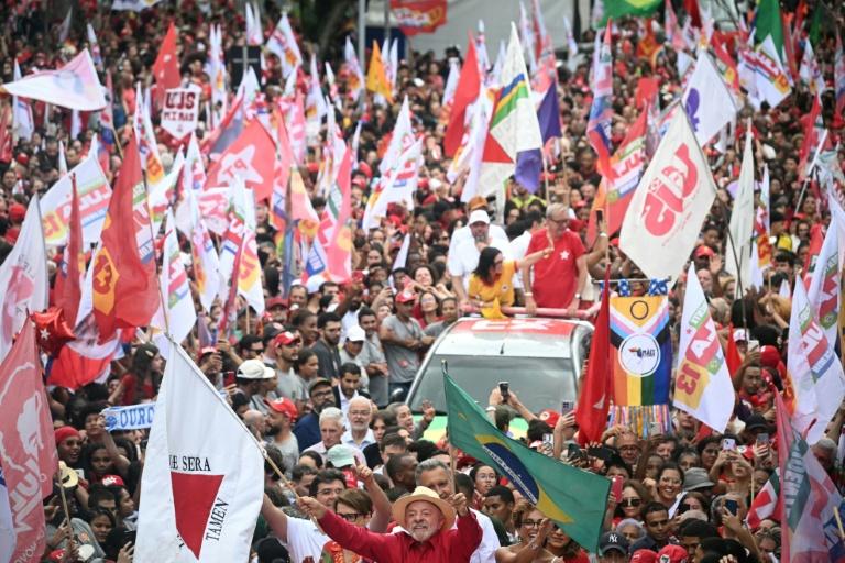 Brésil: premier débat entre Lula et Bolsonaro, une semaine avant le second tour