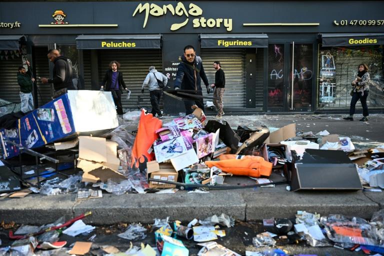 "Comme si on avait eu la guerre": Paris se réveille sidéré après les violences