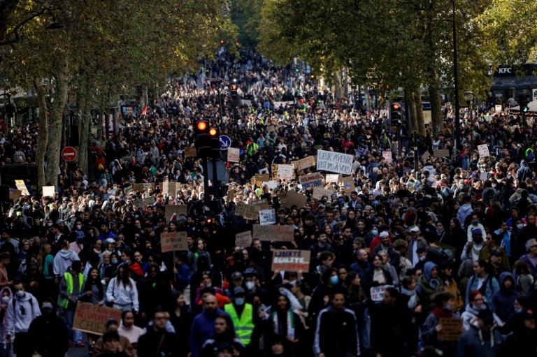 La France entre spectacle de désolation et critiques du maintien de l'ordre