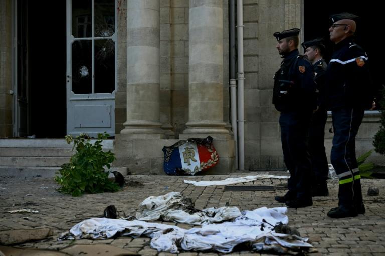 La France entre spectacle de désolation et critiques du maintien de l'ordre