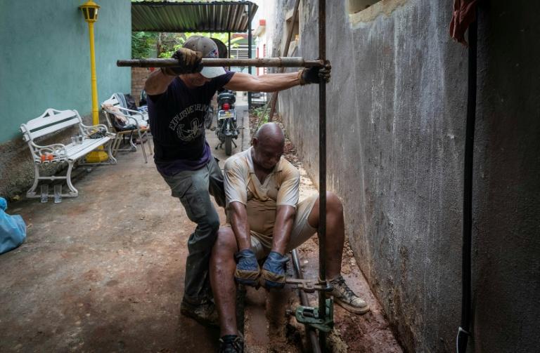 Creuser un puits, la solution des Cubains pour avoir accès à l'eau