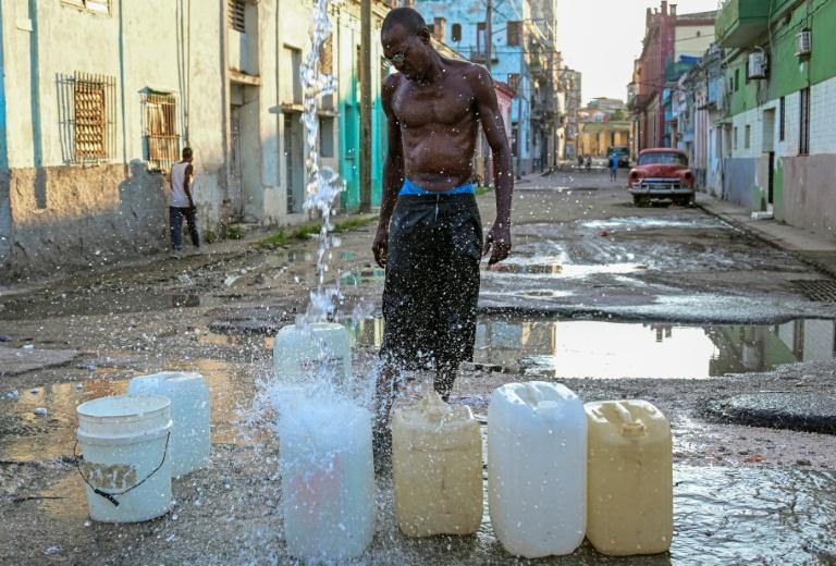 Creuser un puits, la solution des Cubains pour avoir accès à l'eau