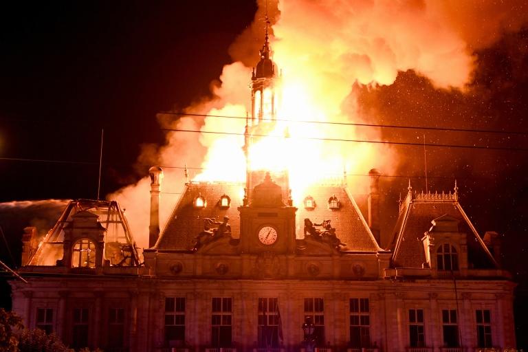Mairie de Limoges incendiée : un suspect lié à l'ultragauche interpellé en Haute-Vienne