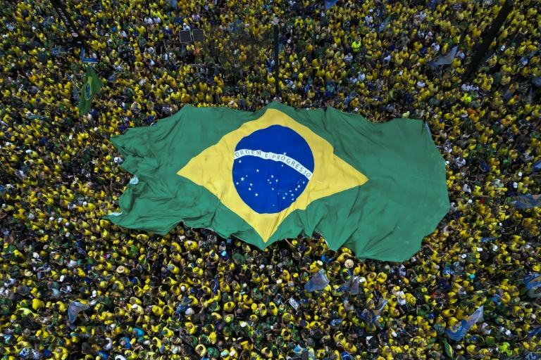 Brésil : Lula veut disqualifier Flavio Bolsonaro pour "ingérence" de Meta