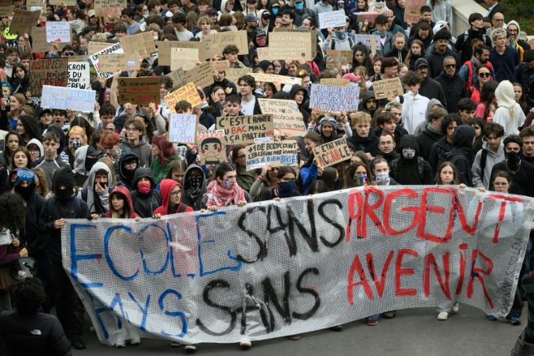 Lecornu reçoit les syndicats avant de nouvelles manifestations