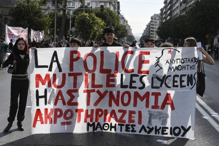 Grèce : "Comme en France", plus de 10.000 étudiants et enseignants dans la rue