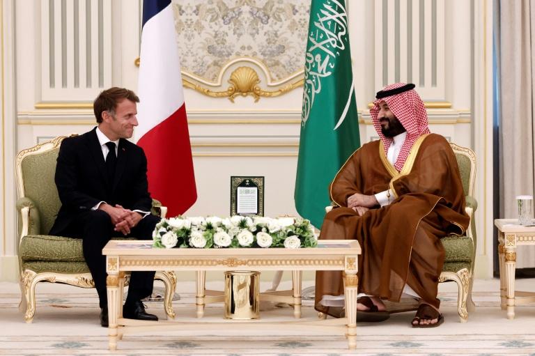 Macron en visite éclair à Riyad, ultime étape de sa tournée dans le Golfe