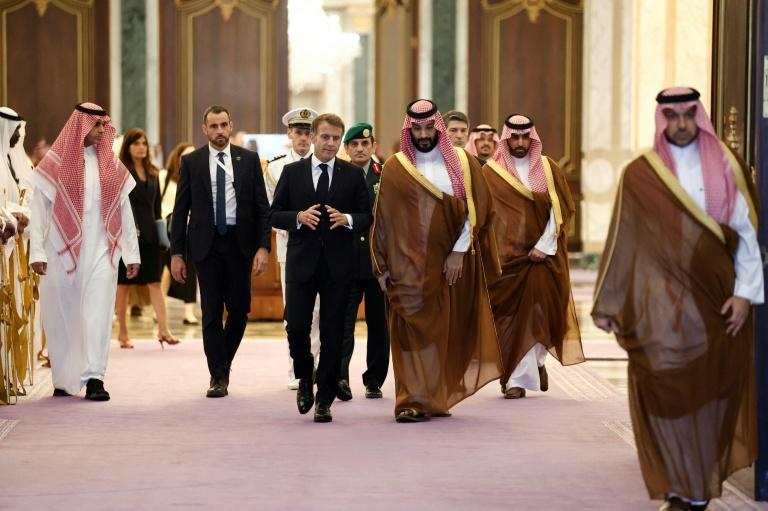Macron en visite éclair à Riyad, ultime étape de sa tournée dans le Golfe