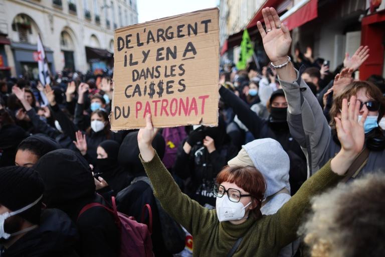 Salaires, services publics, éducation : que demandent les manifestants ?