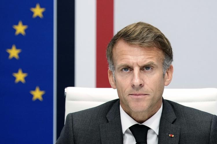Macron en première ligne avec les lycéens et les forces de l'ordre