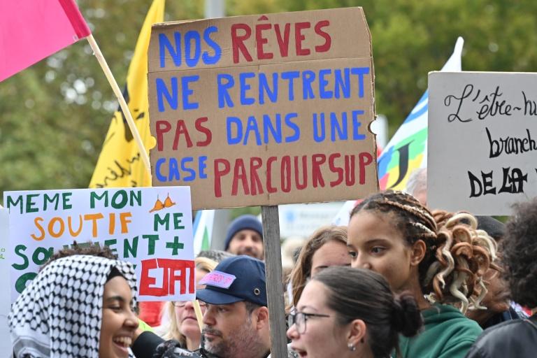 Après un mois de crise lycéenne, le gouvernement promet lundi "des réponses très concrètes"