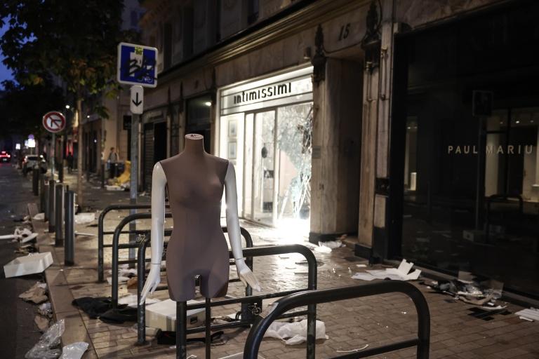 Macron promet de maintenir le "calme" avant un nouveau samedi "à risque"