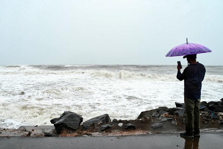 L'Inde se prépare au passage du cyclone Arnab, des milliers d'évacuations