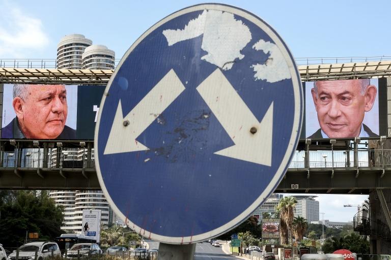 Israël: aucune majorité après dépouillement de la moitié des voix, Netanyahu et son camp en tête