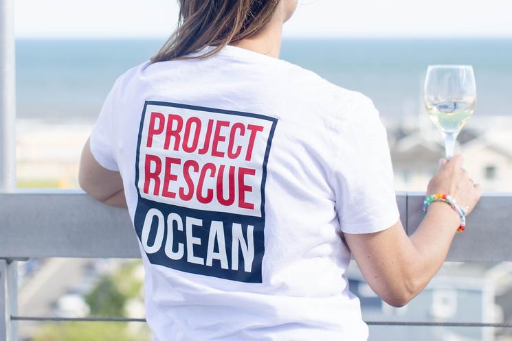 Un événement en l'honneur des océans a réuni les participants au nettoyage et les partenaires au Rockaway Hotel, dans le quartier de Queens à New York.