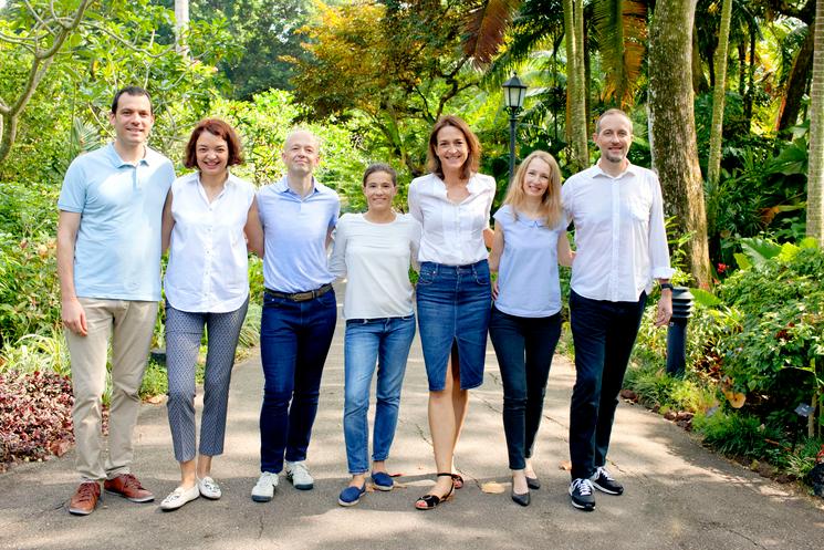 groupe de personne dans la foret