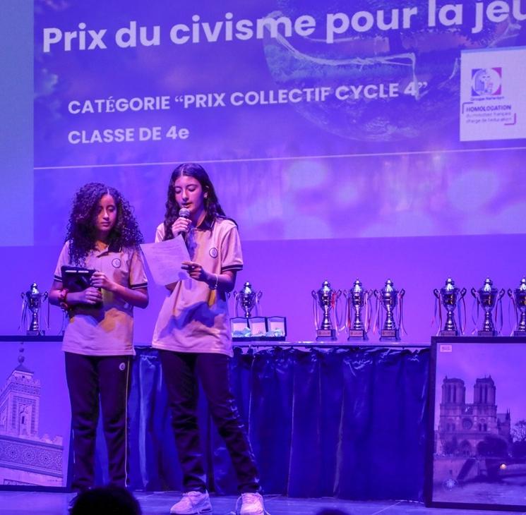les élèves sont montés sur scène faire un petit discours