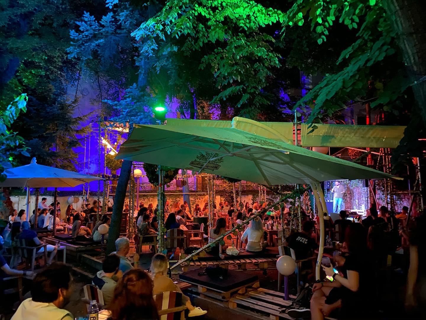 jardin-été-terrasse-bucarest-monteoru