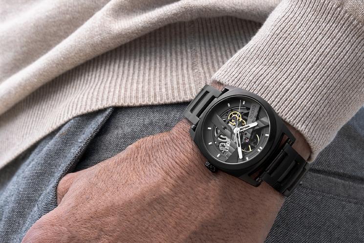 montre day41 sur poignet homme