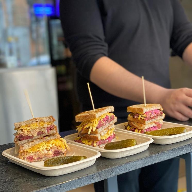 grabit-bucarest-sandwich-pastrami