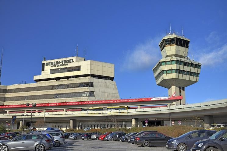 L'aéroport de Berlin-Tegel vu depuis l'entrée