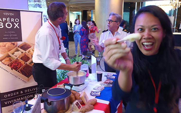 Stand Vivin lors de la soiree du 14 juillet 2023 organisee par l'ambassade de France en Thailande