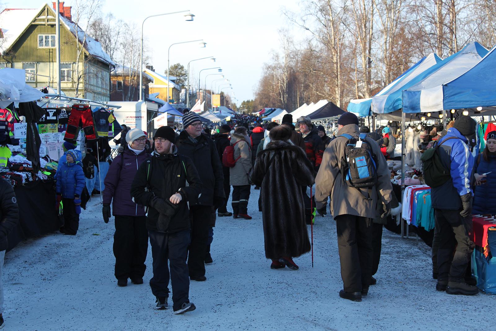 marche-jokkmokk-same-laponie-suedoise