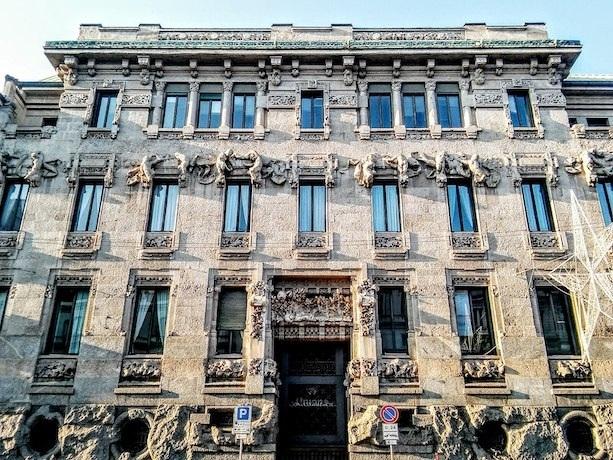palazzo castiglioni milan